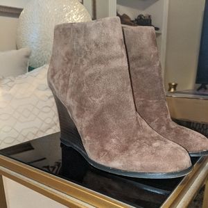Vince camuto Suede booties